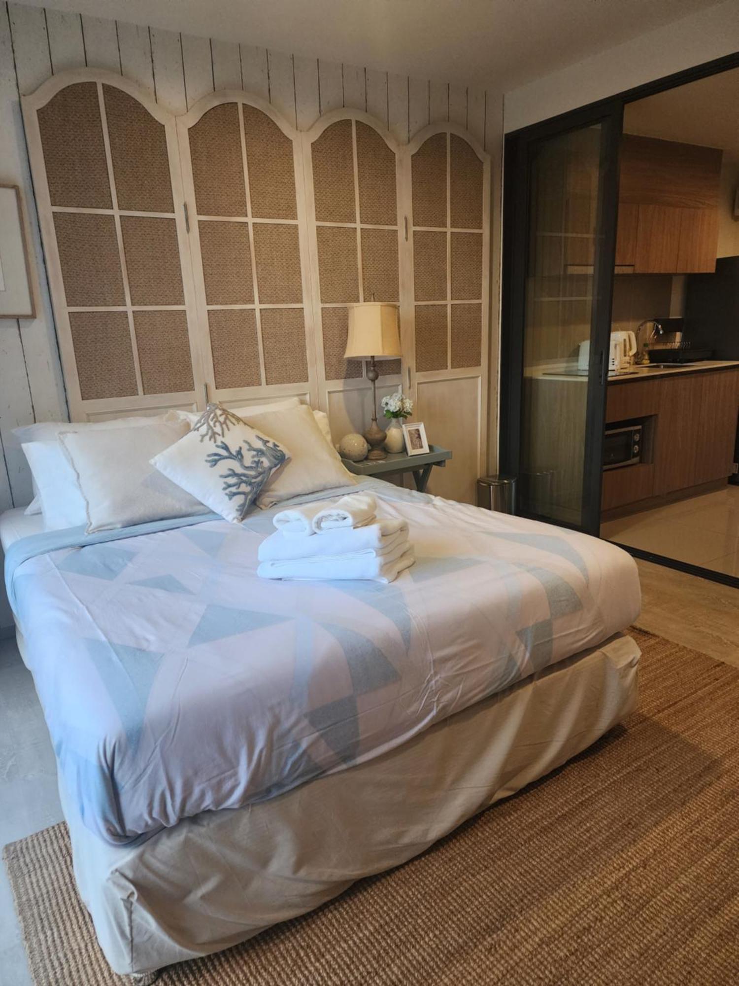 Apple's La Casita Room2 *